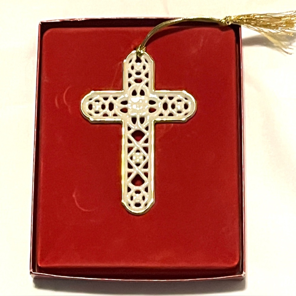 Lennox VTG Ivory Porcelain Lace Gold Edged Cross Christmas Ornament Easter READ*